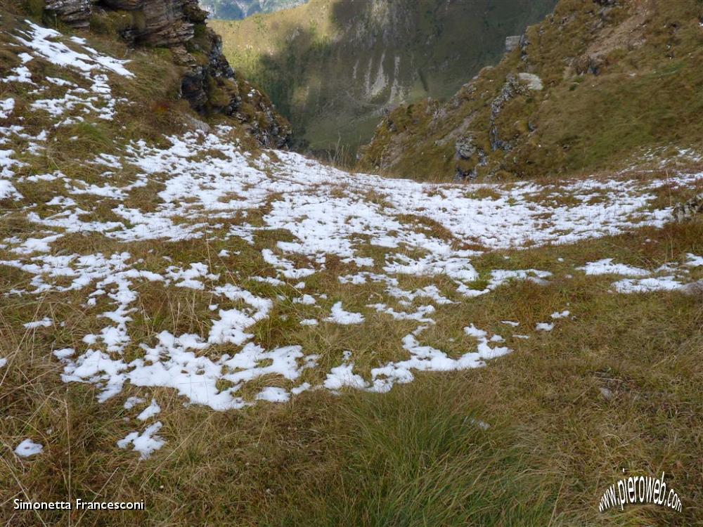 29 Resti della spruzzata di neve del giorno prima.JPG